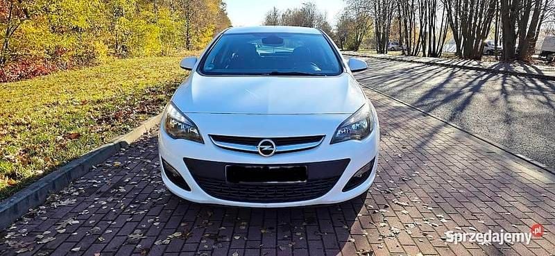 Biały Używany 2014 Opel Astra Hatchback | 29 850 zł (Uczciwa cena) - Obraz 1/4