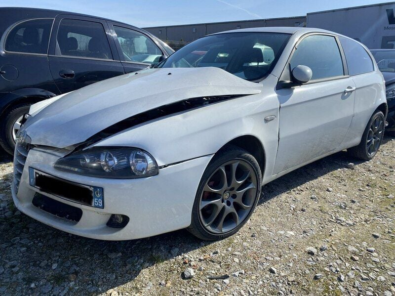 Biały Używany 2008 Alfa Romeo 147 Hatchback | 2999 zł - Obraz 1/4
