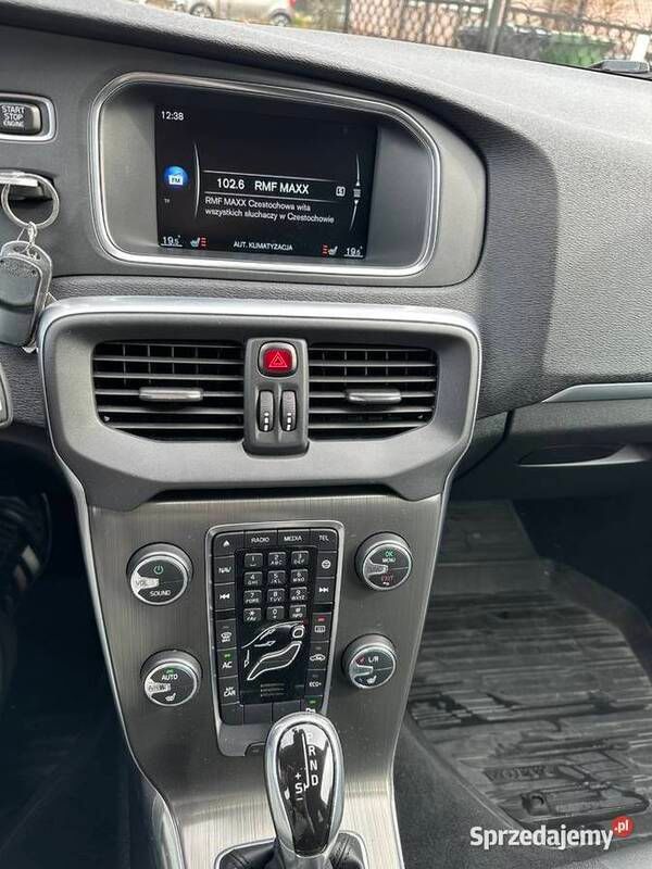 Używany Volvo V40 2015 Srebrny Kombi