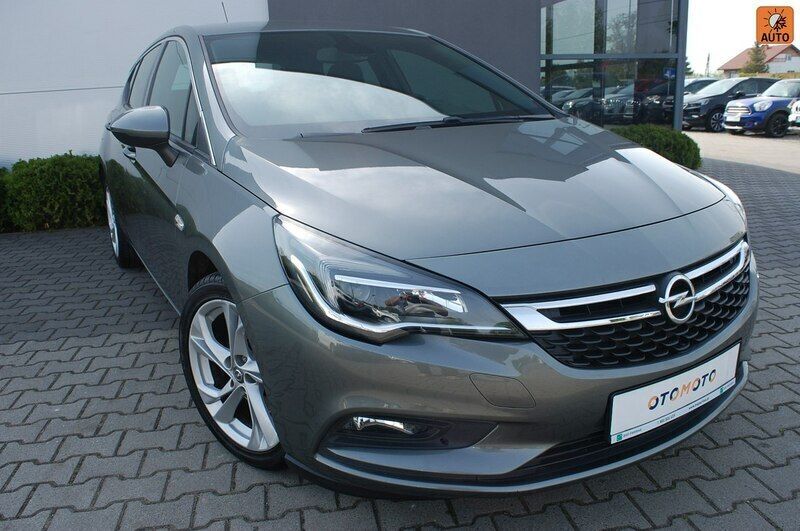 Zielony (metalik) Używany 2019 Opel Astra Hatchback | 35 900 zł (Dobra cena) - Obraz 1/4