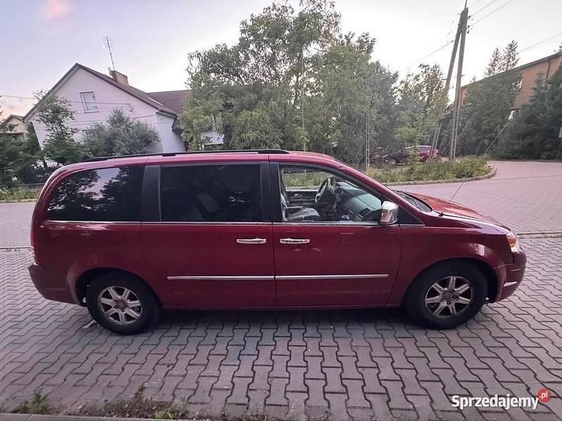 Używany Chrysler Town & Country 2009 Czerwony Minivan