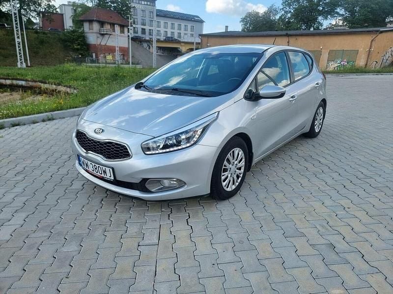 Srebrny Używany 2014 Kia Ceed Hatchback | 24 900 zł (Uczciwa cena) - Obraz 1/4