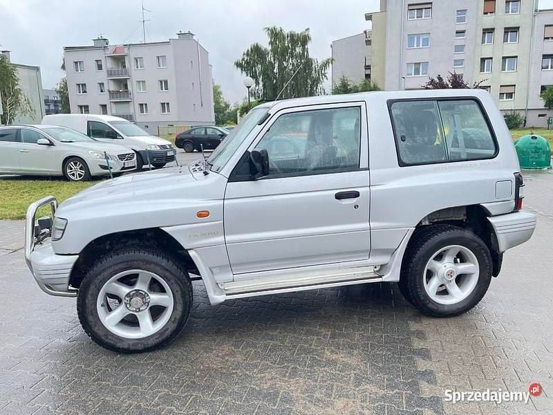 Srebrny Używany 2002 Mitsubishi Pajero SUV | 14 000 zł (Drogi) - Obraz 1/4