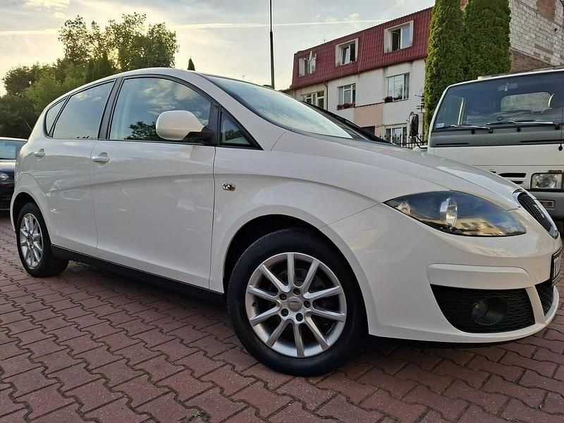 Biały Używany 2009 Seat Altea Minivan | 19 500 zł (Uczciwa cena) - Obraz 1/4