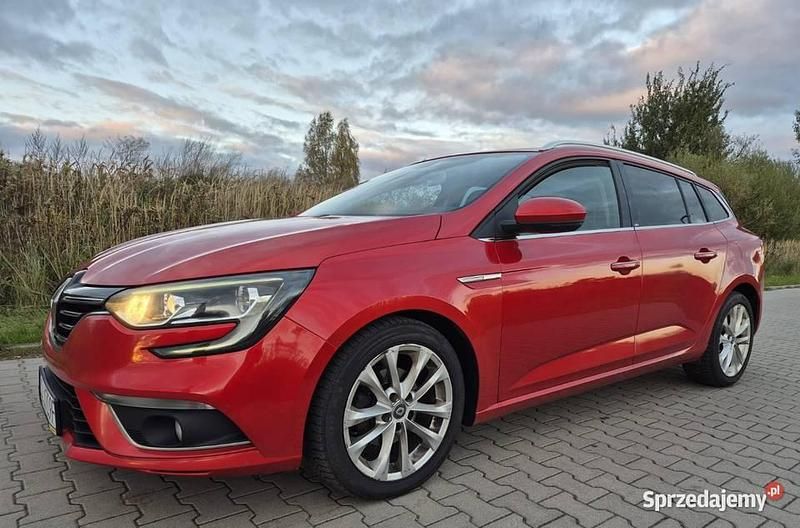 Używany Renault Mégane IV 2016 Wiśniowy Kombi