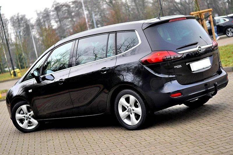 Używany Opel Zafira 140 KM (102 kW) 2011 Czarny (metalik, perła) Minivan