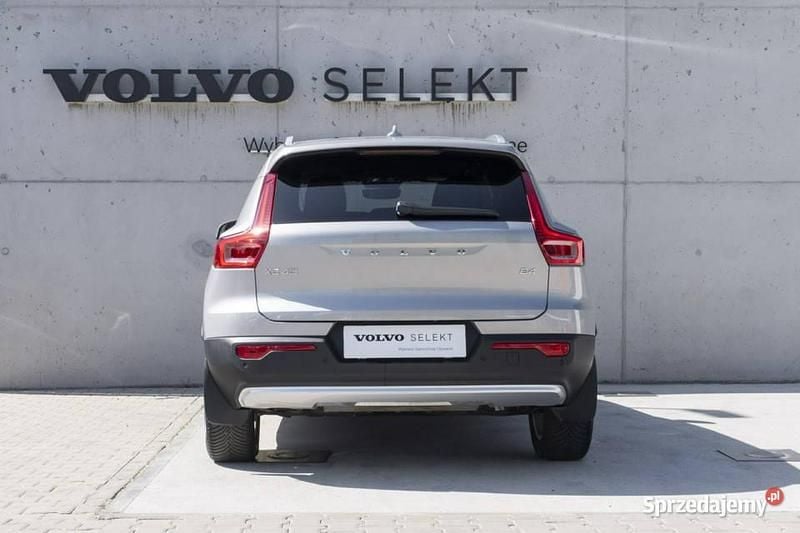Używany Volvo XC40 197 KM (144 kW) 2023 Szary (metalik) SUV