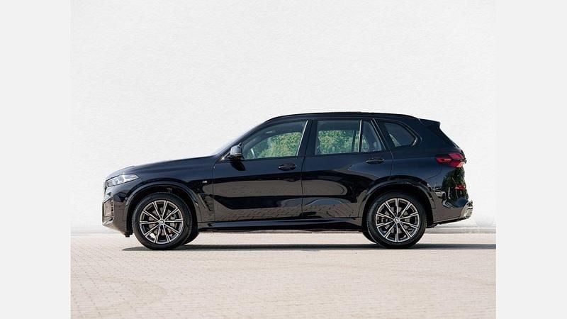 Używany BMW X5 Shadowline 286 KM (210 kW) 2024 Czarny carbon m metalizowany SUV