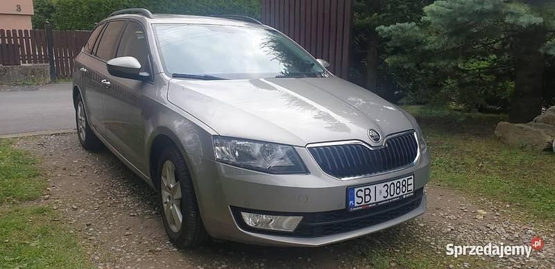 Beżowy Używany 2016 Skoda Octavia Ambition Kombi | 39 500 zł (Uczciwa cena) - Obraz 1/4