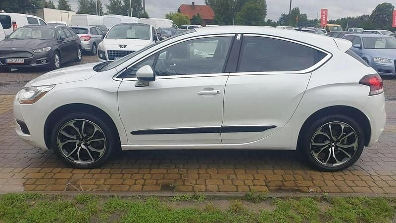 Używany Citroën DS4 130 KM (95 kW) 2015 Biały Hatchback