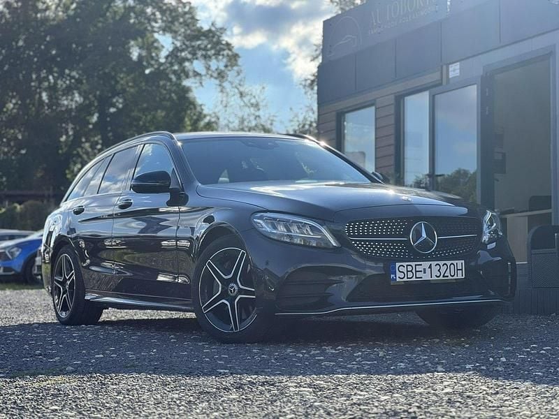 Czarny (metalik) Używany 2021 Mercedes C300 Kombi | 149 900 zł - Obraz 1/4