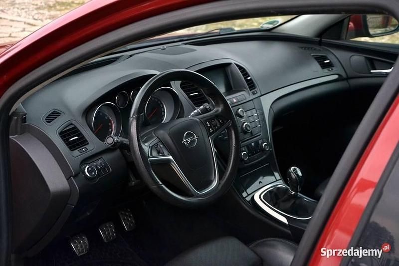 Używany Opel Insignia Sport 220 KM (161 kW) 2010 Bordowy Kombi