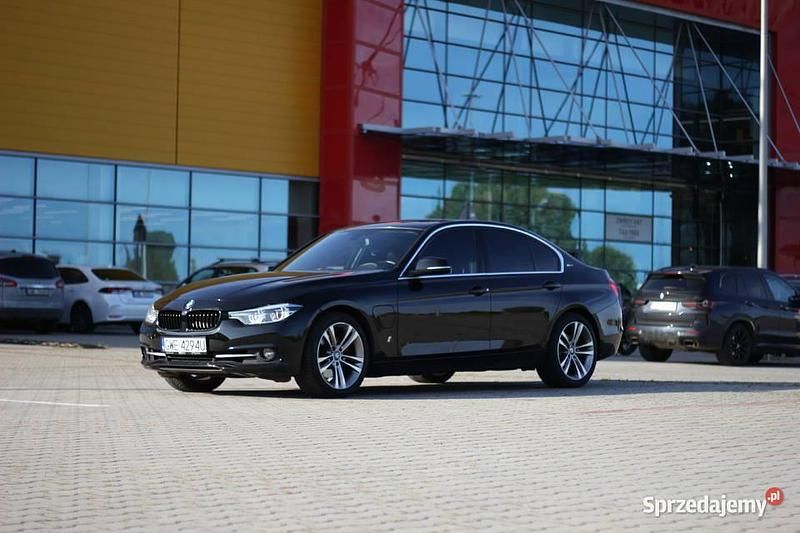 Używany BMW 330e Sport Line 2018 Czarny Sedan/Limuzyna
