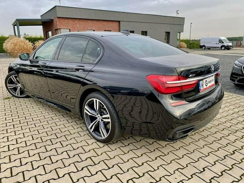 Używany BMW 750 400 KM (294 kW) 2017 Czarny (metalik, perła) Sedan/Limuzyna