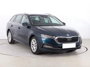 Niebieski Używany 2021 Skoda Octavia Kombi | 83 999 zł (Uczciwa cena) - Obraz 1/4