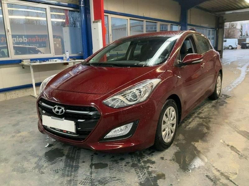Używany Hyundai i30 110 KM (80 kW) 2016 Bordowy (metalik) Hatchback