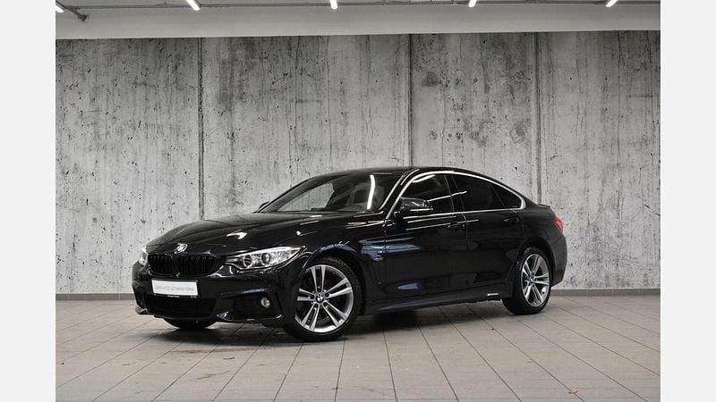 Black sapphire metallic metalizowany Używany 2016 BMW 420 M Sport Coupe | 86 800 zł (Uczciwa cena) - Obraz 1/3