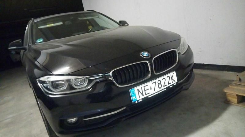 Czarny Używany 2019 BMW 318 Sport Line Kombi | 63 000 zł (Uczciwa cena) - Obraz 1/4