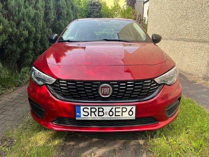 Czerwony Używany 2017 Fiat Tipo Sedan/Limuzyna | 25 000 zł (Super Cena) - Obraz 1/4