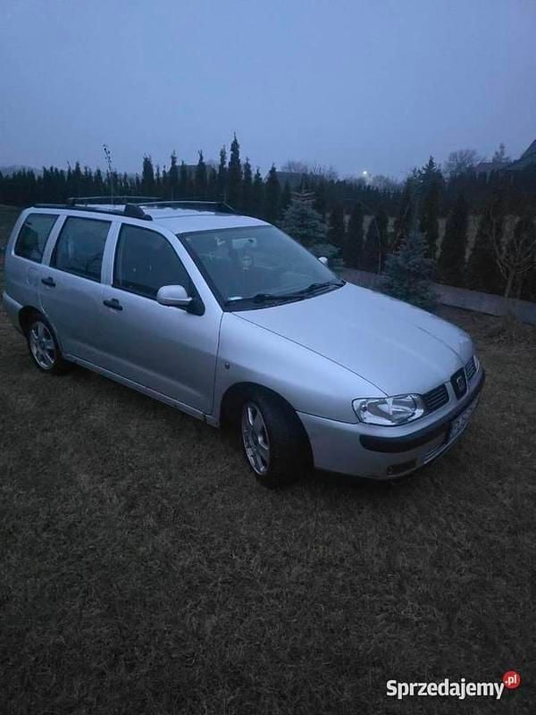 Używany Seat Cordoba 2001 Srebrny Kombi