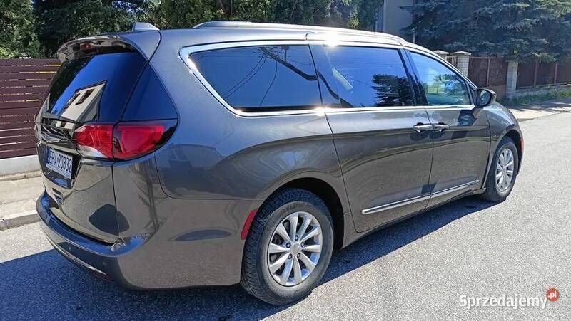 Brązowy Używany 2017 Chrysler Pacifica Touring SUV | 72 500 zł (Super Cena) - Obraz 1/4