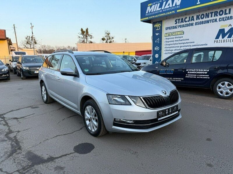 Srebrny Używany 2017 Skoda Octavia Kombi | 58 000 zł (Uczciwa cena) - Obraz 1/4