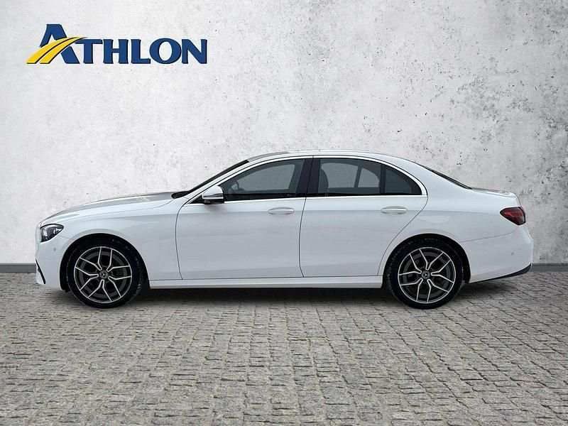 Używany Mercedes E220 194 KM (142 kW) 2021 Biały Sedan/Limuzyna