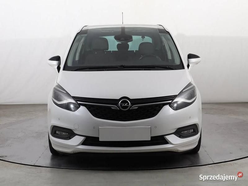 Używany Opel Zafira Tourer 200 KM (147 kW) 2017 Biały Minivan