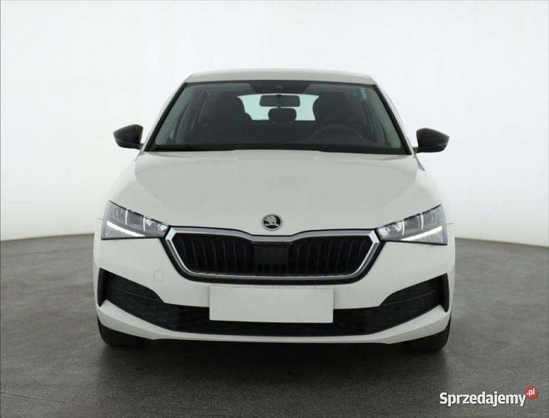 Biały Używany 2021 Skoda Scala Hatchback | 45 999 zł (Dobra cena) - Obraz 1/4