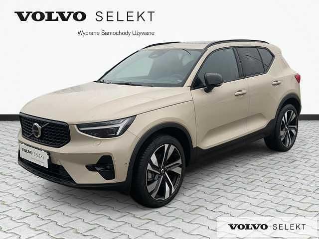 Beżowy Używany 2025 Volvo XC40 SUV | 189 900 zł - Obraz 1/3