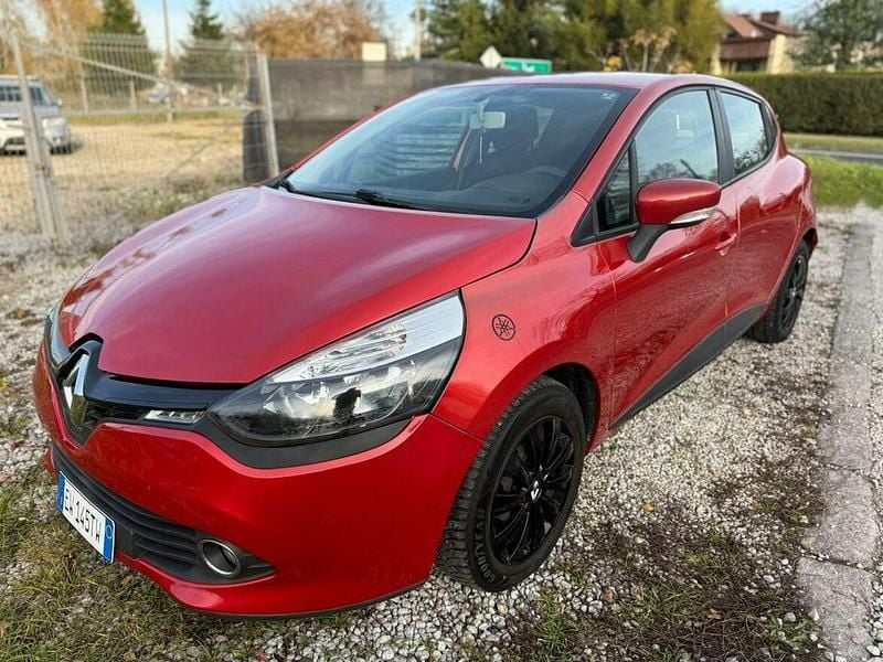 Czerwony Używany 2013 Renault Clio IV Hatchback | 15 900 zł (Super Cena) - Obraz 1/4