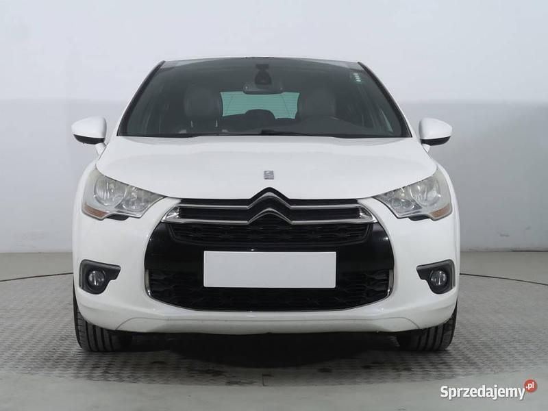Używany Citroën DS4 120 KM (88 kW) 2011 Biały Hatchback