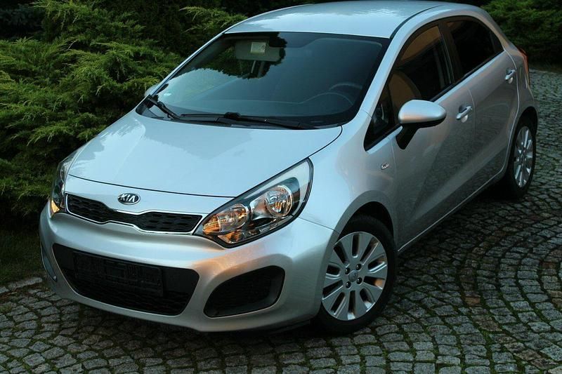 Srebrny Używany 2013 Kia Rio Hatchback | 23 900 zł - Obraz 1/4
