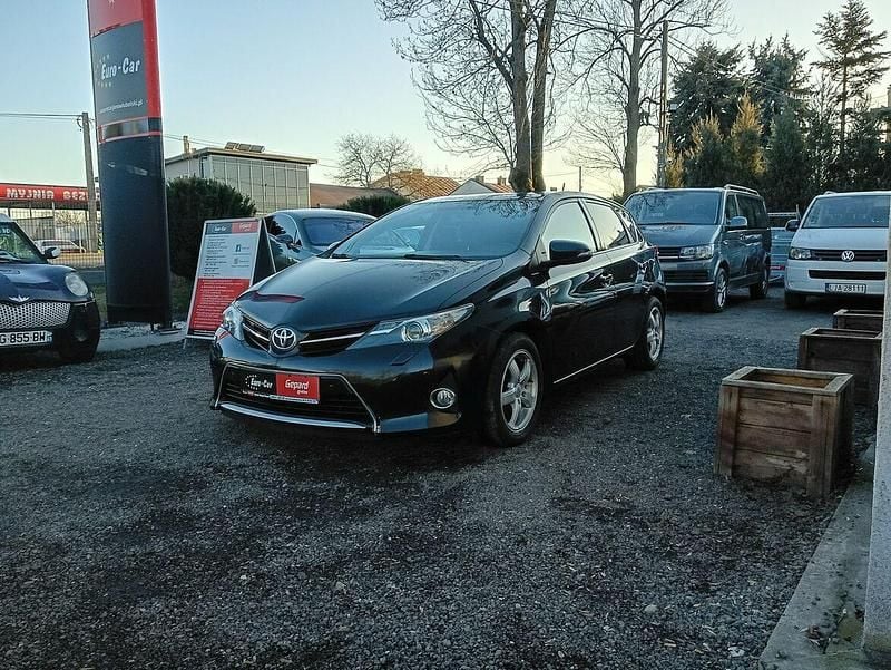 Używany Toyota Auris 132 KM (97 kW) 2013 Czarny (metalik) Hatchback