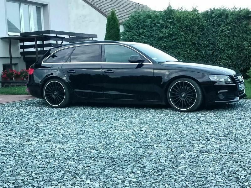 Czarny Używany 2008 Audi A4 Ambiente Kombi | 30 500 zł (Drogi) - Obraz 1/4