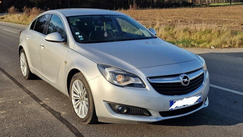 Używany Opel Insignia 140 KM (102 kW) 2015 Srebrny Hatchback