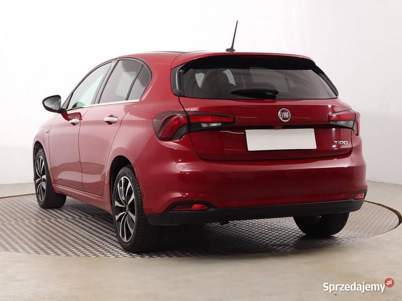 Używany Fiat Tipo 2017 Czerwony Hatchback