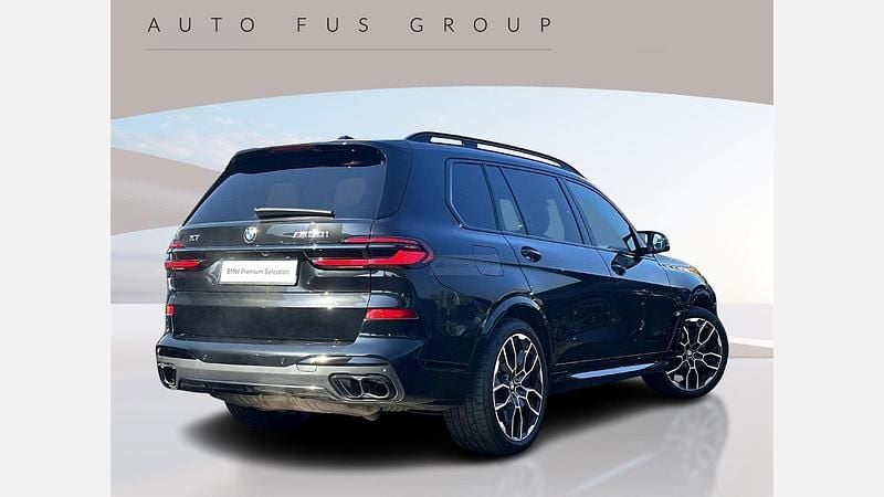 Używany BMW X7 M Sport 530 KM (389 kW) 2025 Czarny szafir metalizowany SUV