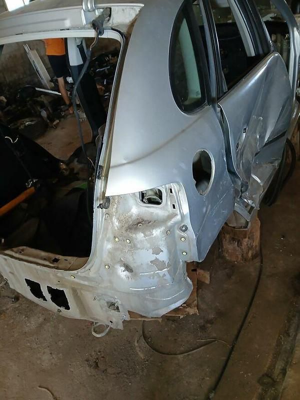 Srebrny Używany 2005 Seat Ibiza Hatchback | 2000 zł (Dobra cena) - Obraz 1/2