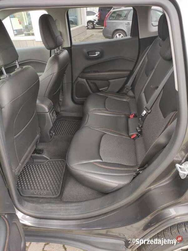 Używany Jeep Compass Limited 140 KM (102 kW) 2018 Szary SUV