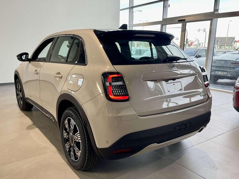 Nowe Fiat 600 Icon 136 KM (100 kW) 2025 Lakier metalizowany lazurowy acqua Hatchback