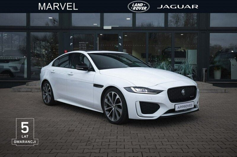 Biały Używany 2024 Jaguar XE R-Dynamic Sedan/Limuzyna | 215 000 zł - Obraz 1/4