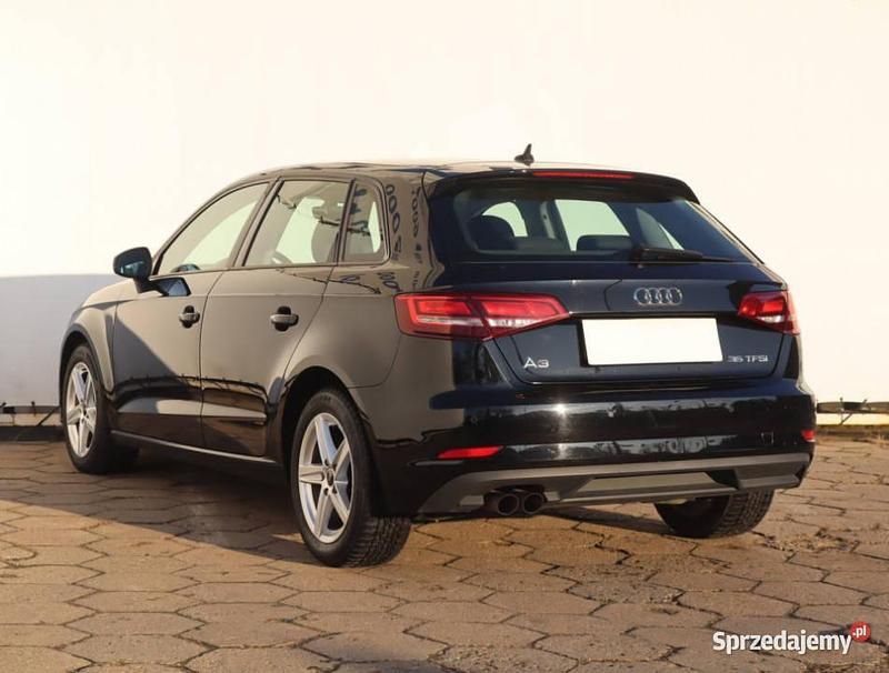 Używany Audi A3 2019 Czarny Hatchback