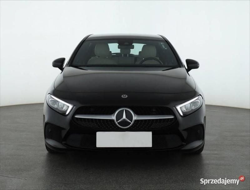 Używany Mercedes A180 136 KM (100 kW) 2020 Czarny Hatchback