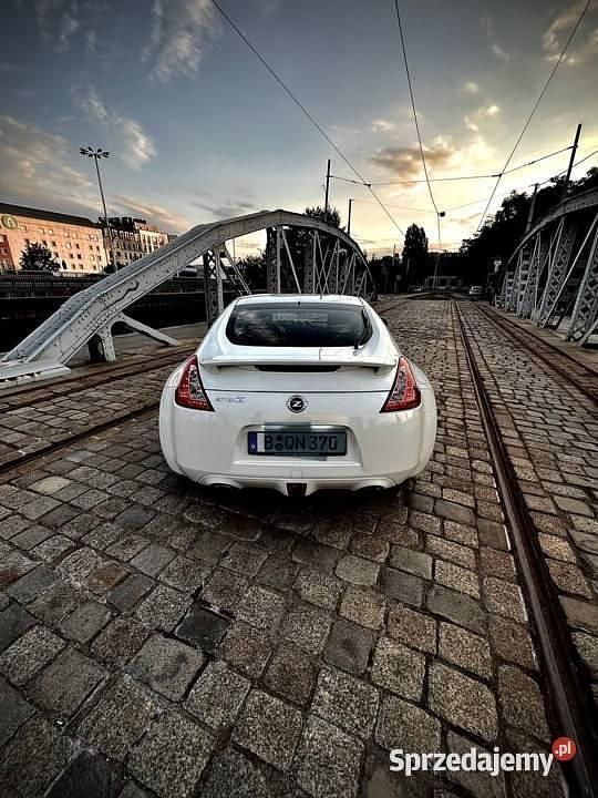 Biały Używany 2013 Nissan 370Z Coupe | 95 000 zł - Obraz 1/4