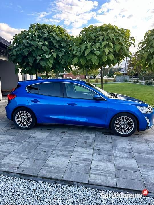 Niebieski Używany 2018 Ford Focus Titanium Hatchback | 49 999 zł (Uczciwa cena) - Obraz 1/4