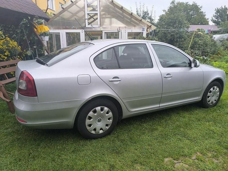 Srebrny Używany 2009 Skoda Octavia Hatchback | 17 000 zł (Uczciwa cena) - Obraz 1/4