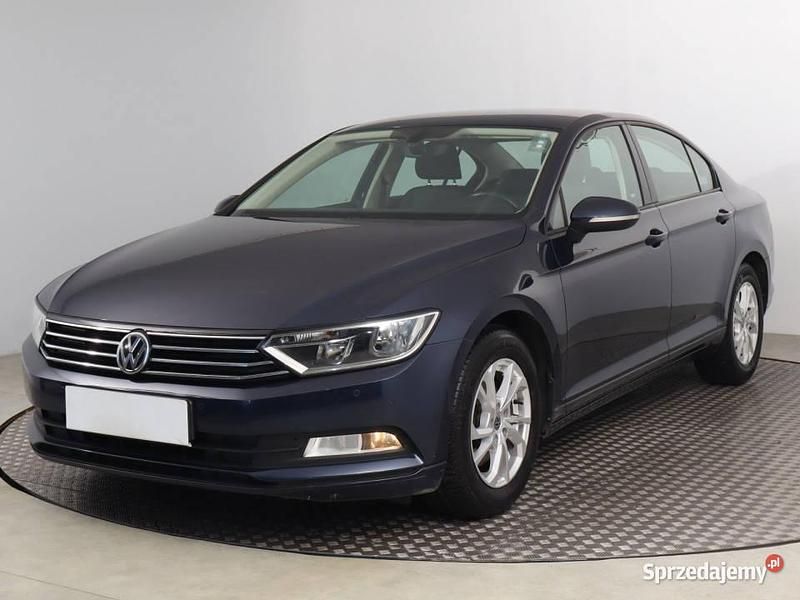 Używany VW Passat 2016 Niebieski Sedan/Limuzyna