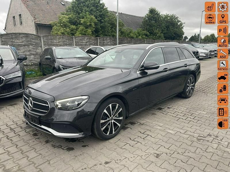 Czarny Używany 2020 Mercedes E300 Kombi | 69 900 zł - Obraz 1/4