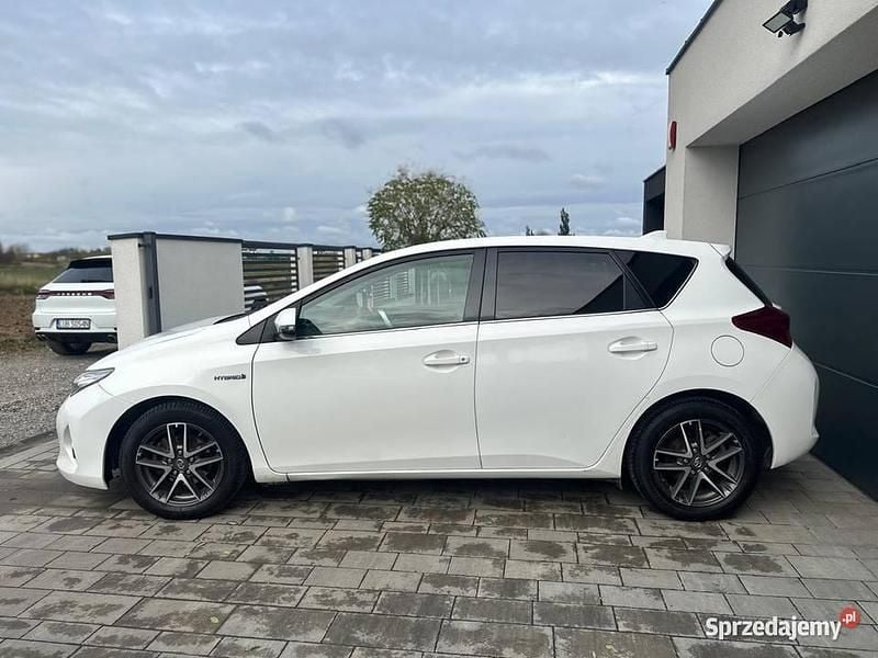 Biały Używany 2014 Toyota Auris Hybrid Hatchback | 31 200 zł (Uczciwa cena) - Obraz 1/4